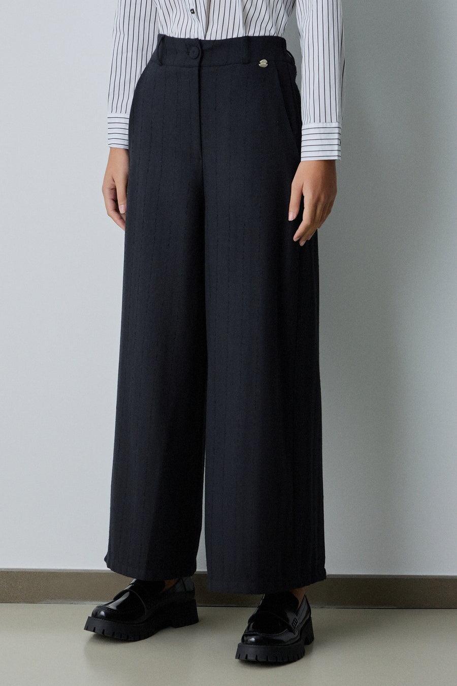 Wide leg pants