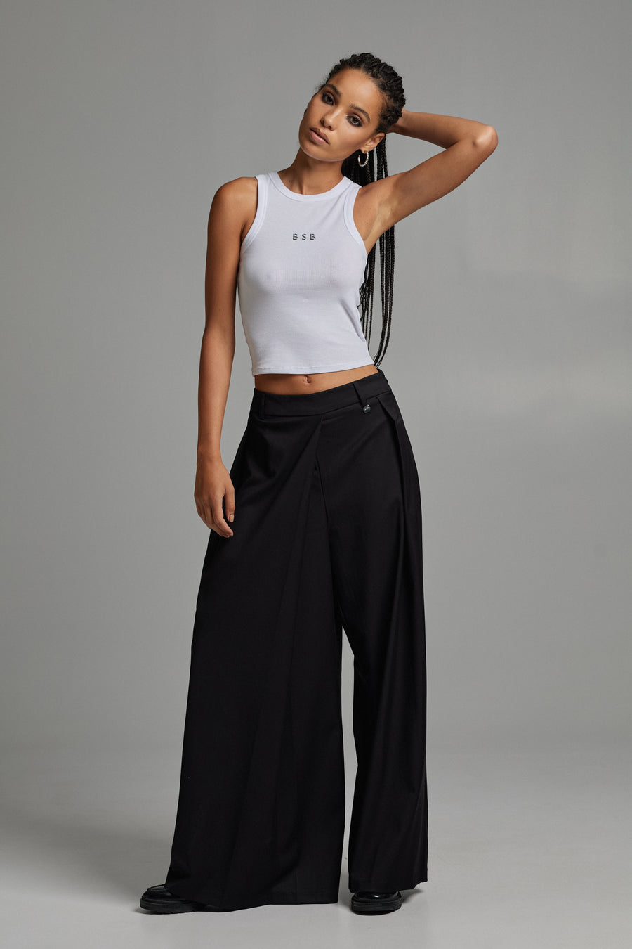 Wide trousers with pleats