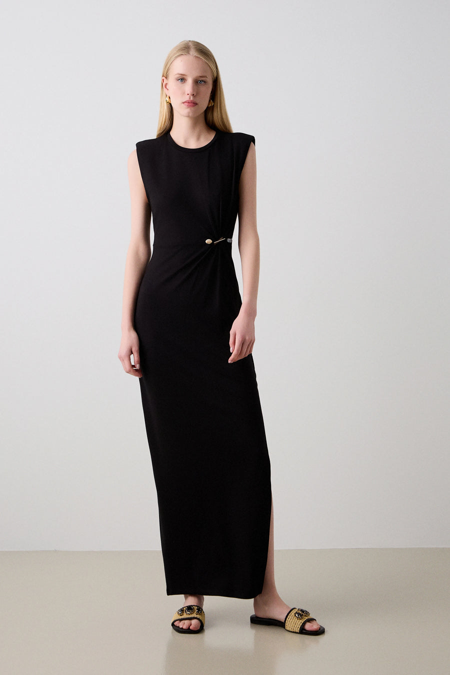 Maxi dress with cut-out and decorative hoop