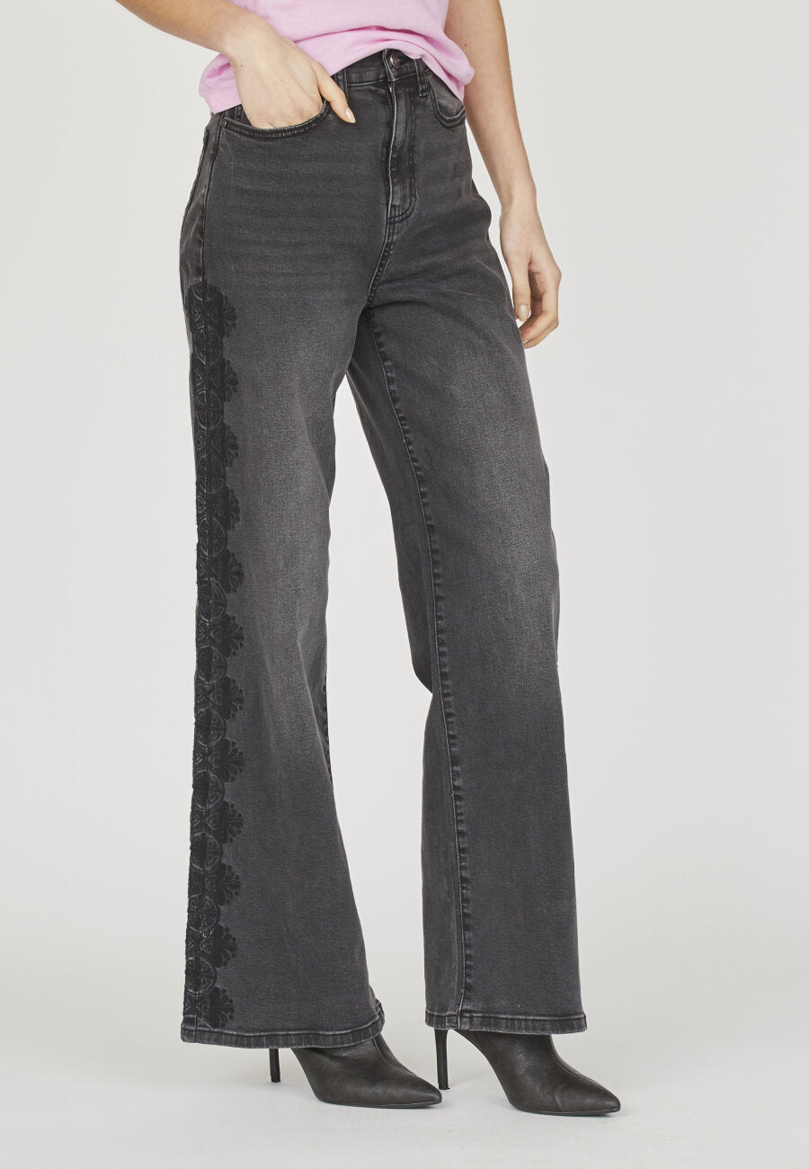 Embroidery Jeans Washed Black